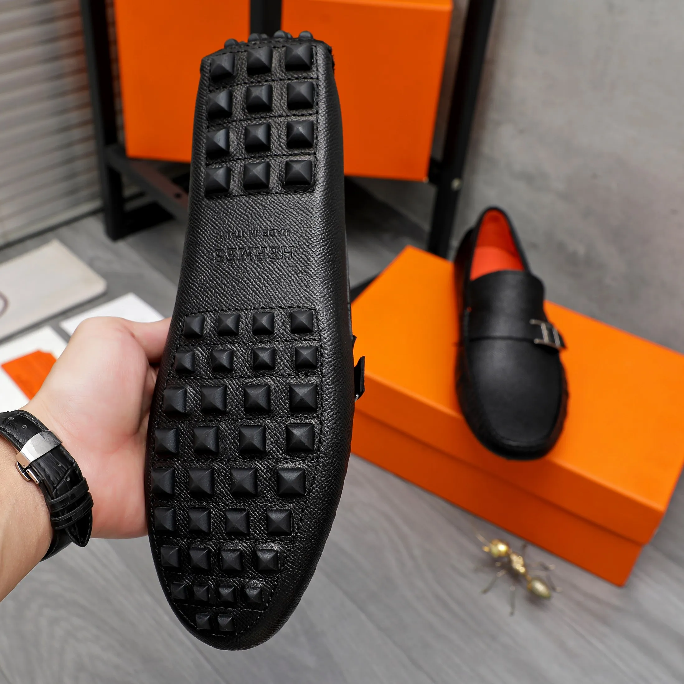 Men's shoes 💰400 Product trademark: HERMES "Hermès" casual slip-on shoes Regular size: 38-44 (45 is custom-made and non-returnable) Product materials: Selected pebbled cowhide upper, pigskin lining, non-slip bean outsole